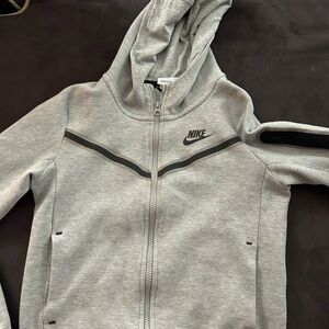 Boys Nike Tech Size Small Grey